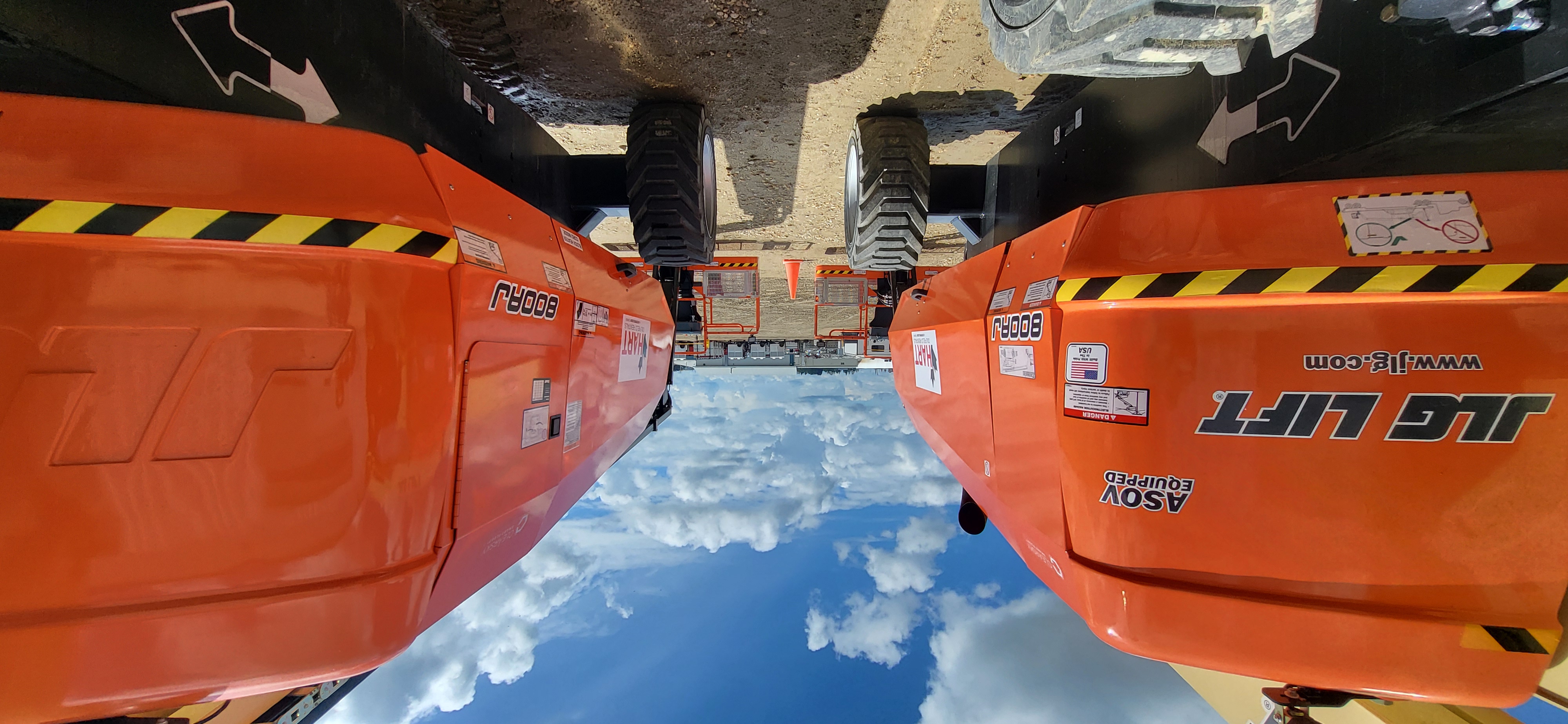 Articulating Boom Lift View 3
